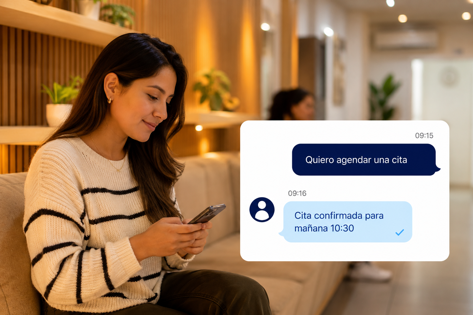 Paciente agendando su cita por chat desde el móvil