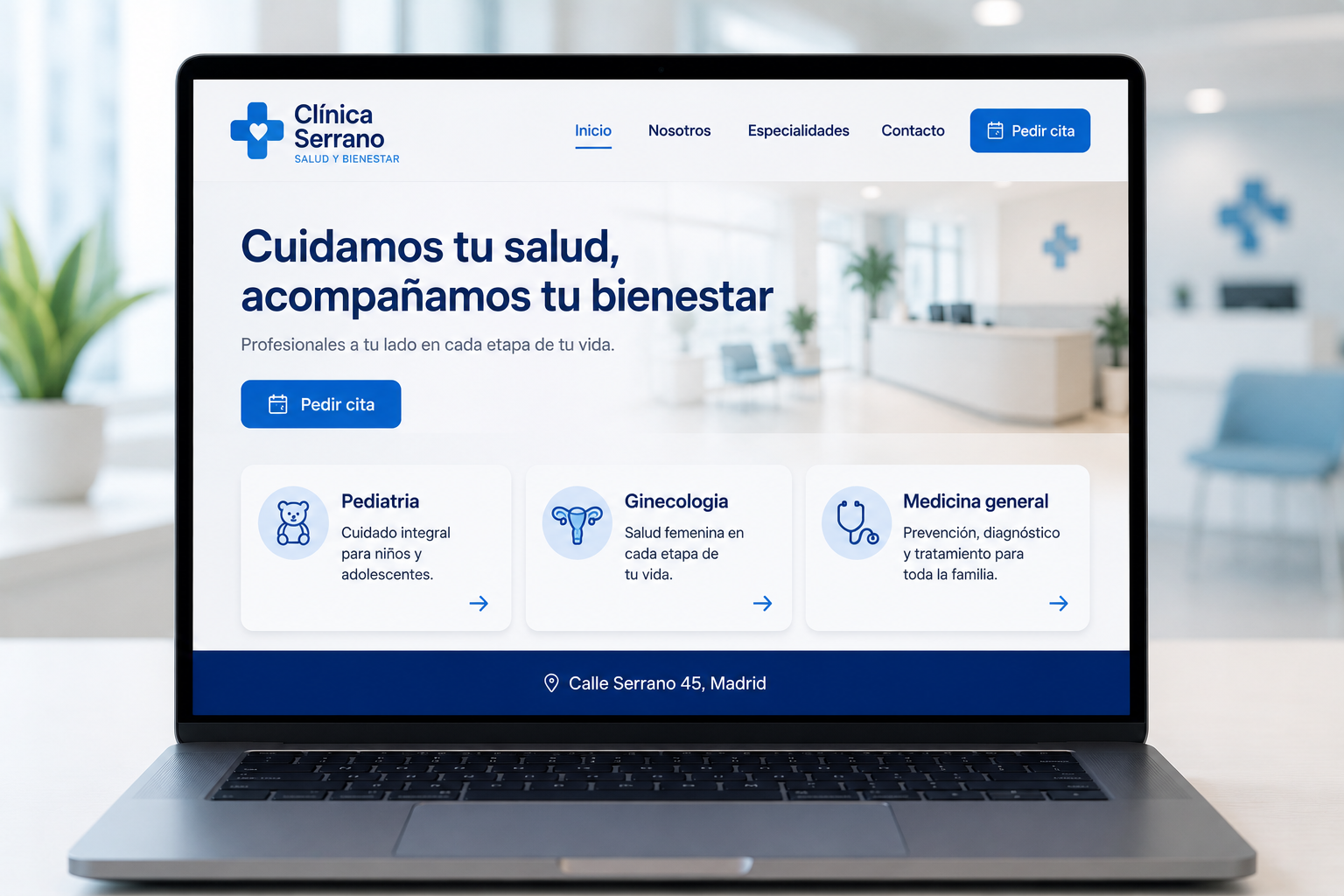 Página web de clínica con especialidades, horarios y sedes